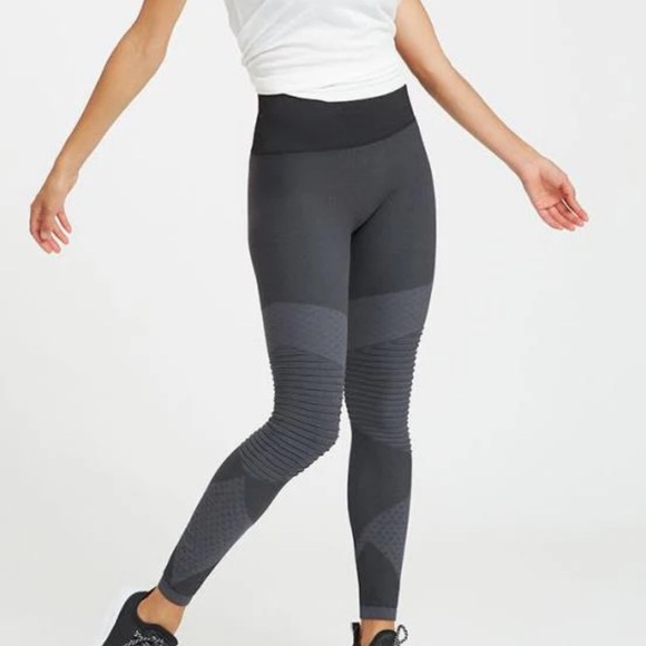 SPANX Pants - SPANX Seamless Moto Leggings Tights Biker Casual Body-Shaper Size Large Textured